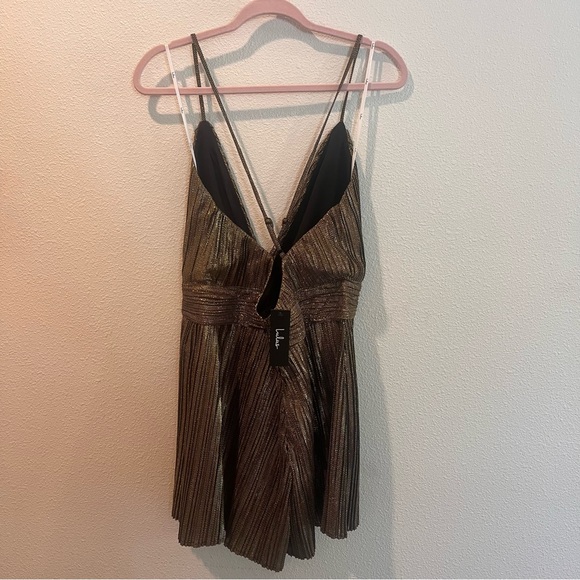 NWT Lulus Award Ceremony Gold Multi Metallic Pleated V-neckline Romper Sz XL - Picture 10 of 11